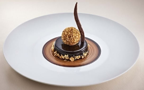 independent-asian-escort-berlin-kira-petite-long-hair-dinner-travel-dining-vacation-michelin