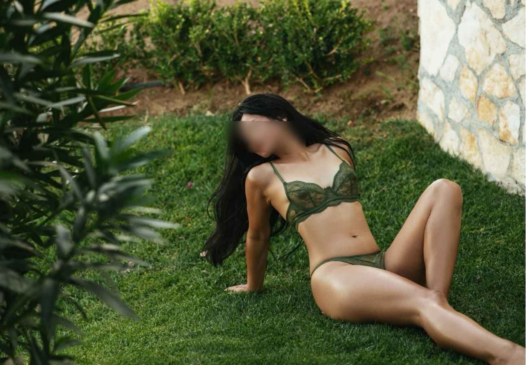 independent-asian-escort-berlin-kira-petite-long-hair-girlfriend-travel-lingerie